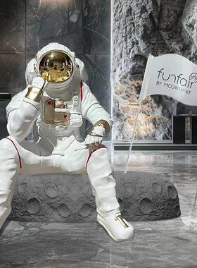 网红卡通宇航员太空人主题发光雕塑家居商场店铺装饰落地大号摆件