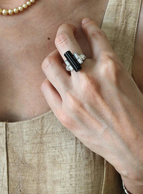 小红书爆款中古黑色几何圆柱戒指高级感复古食指戒小众款