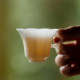 ແກະສະຫຼັກຈີນສີຂາວ jade porcelain ear-hanging tea cup handmade jade tea cup personal special cup single cup