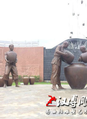 定制大型户外雕塑玻璃纤维仿铜酿酒制作流程雕塑工人铜雕步行街景