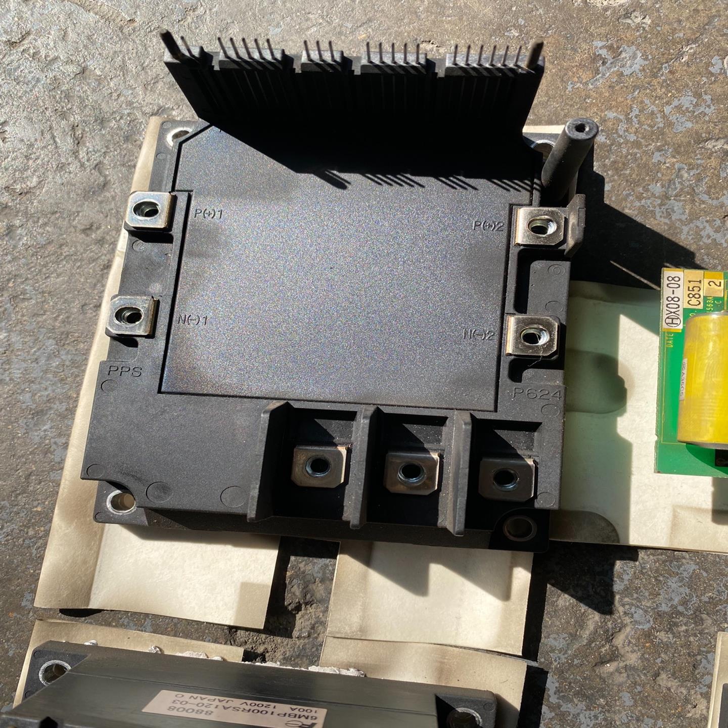 富士6MBP100RSA120-03模块 外观 功能~询价 - 图0