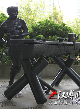玻璃钢黑白色效果雕塑抽象拉大提琴人物雕塑公园景观雕塑创意主题
