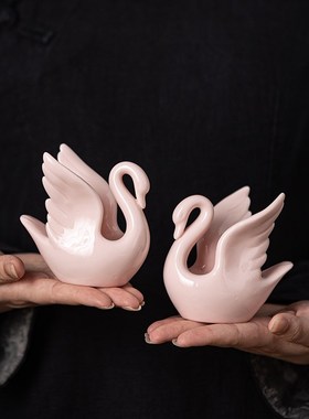 卧室天鹅一对陶瓷品客厅桌面电视柜玄关结婚创意礼品房间布置