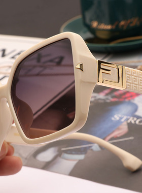 墨镜方形女夏2022新款偏光太阳眼镜时尚大框圆脸开车驾驶潮配近视
