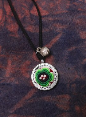春风屿民族风刺绣老绣小铜鼓圆形项链小巧百搭苗银毛衣链饰品女28
