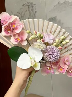 新中式新娘拍照道具渐变折扇手捧花结婚复古风婚礼迎亲晨袍扇子