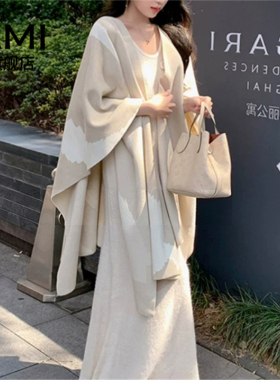 AMI女装卡其色针织斗篷披肩女秋季2026新款保暖护颈围巾坎肩围脖