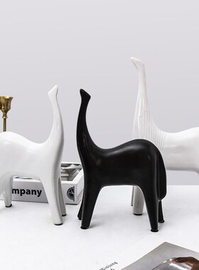 北欧简约黑白对马抽象摆件创意家居客厅电视柜酒柜书房装饰品摆设