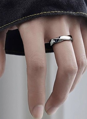 高级感冷淡风莫比乌斯环戒指