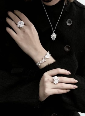 樱花多层戒指珍珠花团设计高级感