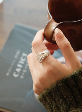 法国设计师款哑光线条戒指