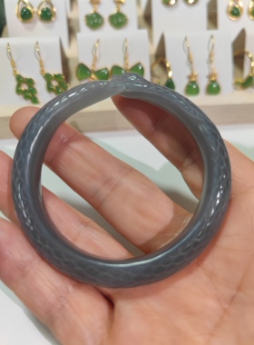 烟紫手镯51圈口，一个雕刻的蛇型手镯，原1800，现漏900…