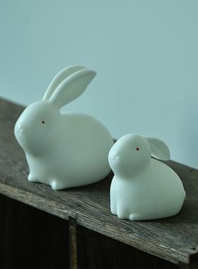 创意陶瓷动物卡通小兔子摆件家居客厅桌面简约装饰品茶道茶宠茶玩