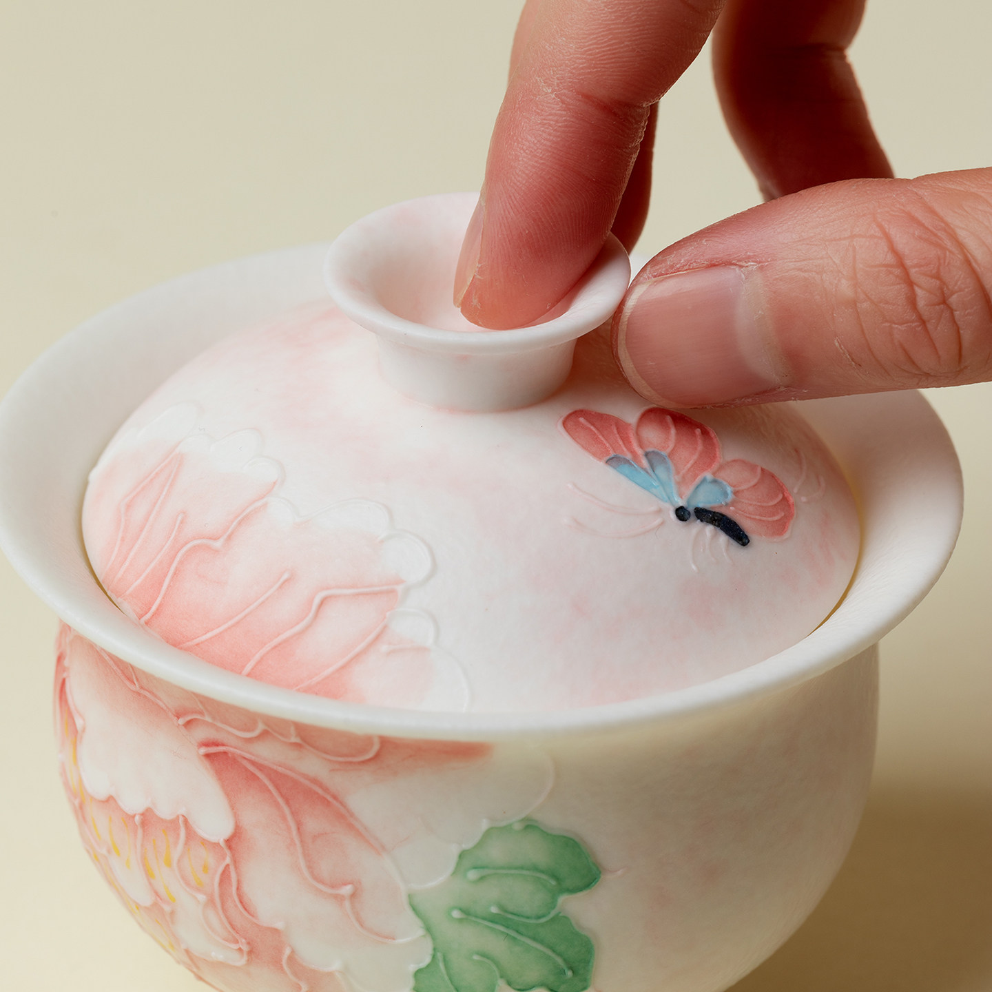 Light pink peony Sancai tureen, snowflake white ceramic thin body, non-hot tea brewing set, Kung Fu tea set, tea bowl