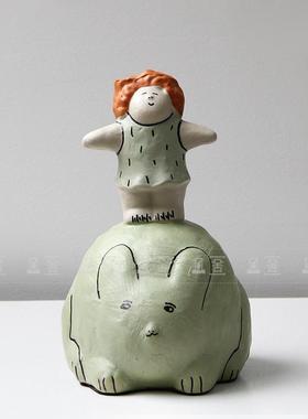 现代简约极简卡通抽象人物摆件样板房客厅书房桌面装饰柜软装饰品