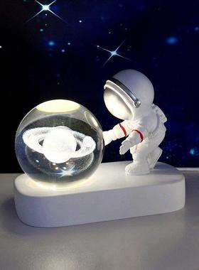太空人水晶球小夜灯摆件太空人桌面装饰生日礼物送男生同学毕业季