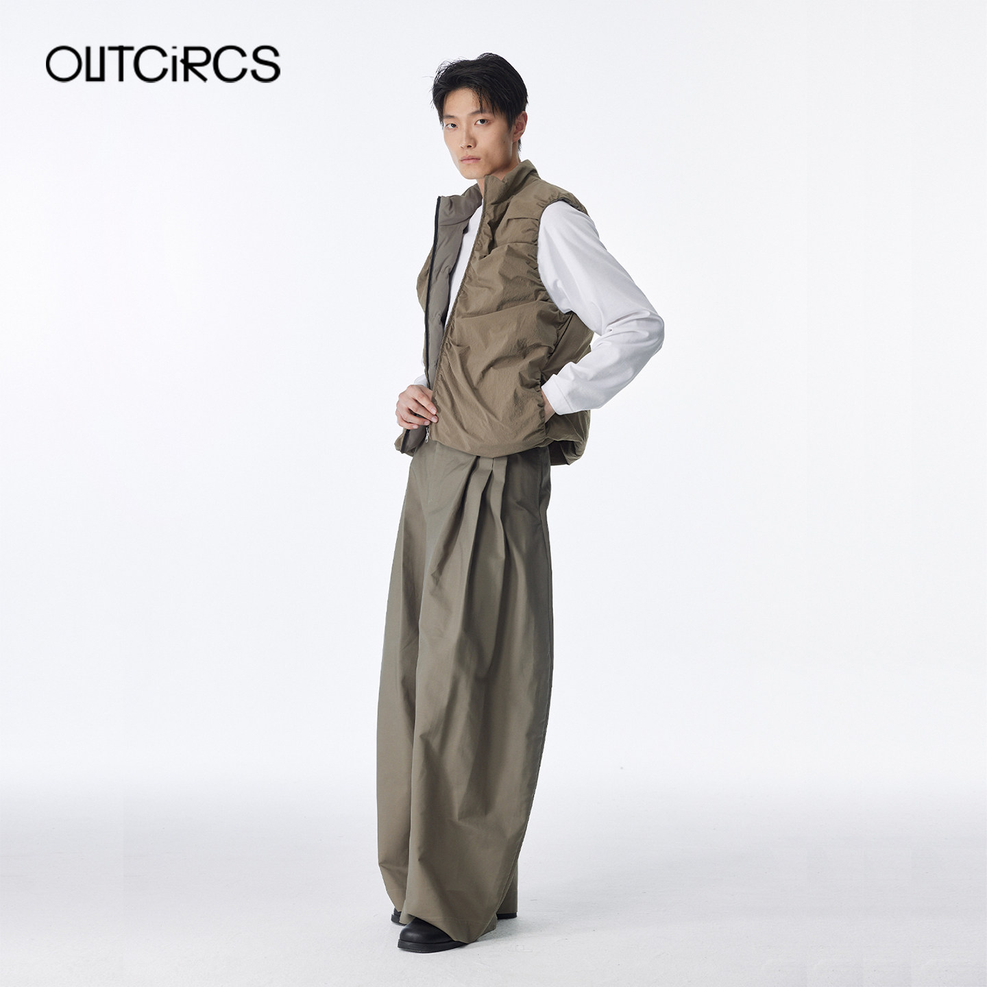 OUTCiRCS堆褶双面羽绒马甲 2025秋冬新款 保暖百搭简约,淘宝优惠券,粉丝福利购,淘宝优惠卷