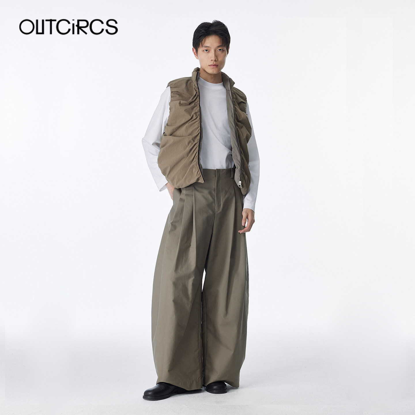 OUTCiRCS堆褶双面羽绒马甲 2025秋冬新款 保暖百搭简约,淘宝优惠券,粉丝福利购,淘宝优惠卷