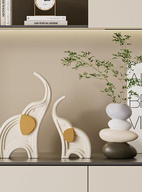 创意大象摆饰高级感小众家居软装2025新款轻奢客厅玄关酒柜装饰品