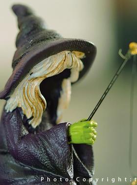 “何以解忧 唯有钓鱼”和女巫一起钓鱼 暗黑系万圣节摆件生日礼物