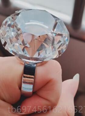 新款大钻石大戒指创意夸张婚搞笑情人节表求道具送友女老白婆生日