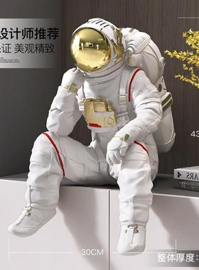 太空人太空人摆件轻奢大气客厅电视柜地台家居装饰品乔迁新居礼品