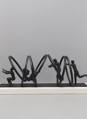 现代简约轻奢金属人物摆件客厅玄关电视柜样板房家居桌面软装饰品