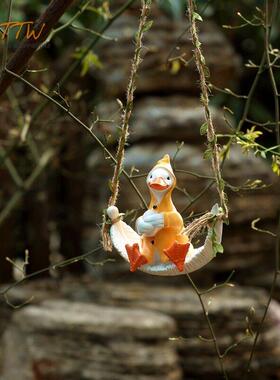 乡村可爱坐羽毛秋千的小黄鸭挂饰花园阳台庭院家居饰品装饰摆件