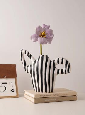 现代简约风黑白陶瓷条纹创意花瓶书房客厅桌面艺术小众装饰摆件