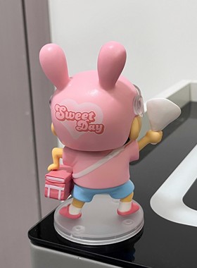 蜡笔小新送花摆件桌面客厅玄关电视柜家居好物装饰情人节女生礼物