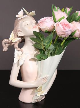 现代简约蝴蝶捧花女孩客厅茶几装饰品餐桌酒柜电视柜摆件结婚礼物