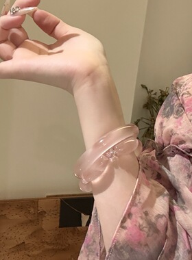 新品高级设计感天然粉水晶手串弯管水晶手链轻奢饰品批发2026爆款
