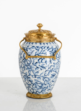 优选欧式别墅会所奢华软装铜制品复古镶铜陶瓷配铜青花提壶工艺品