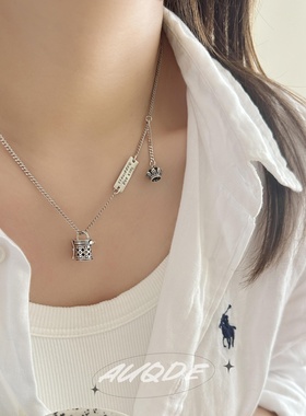 auQDE复古皇冠吊坠老花桶包项链