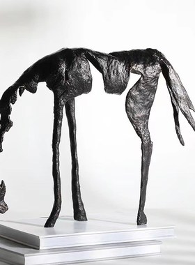 现代极简轻奢铸铁抽象人物摆件客厅玄关酒柜电视柜茶几角几装饰品