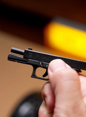 可抛壳1:3格洛克G17模型半合金迷你钥匙扣挂件解压男孩礼物玩具