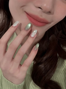 浅绿幻彩贝壳片清透仙气穿戴美甲
