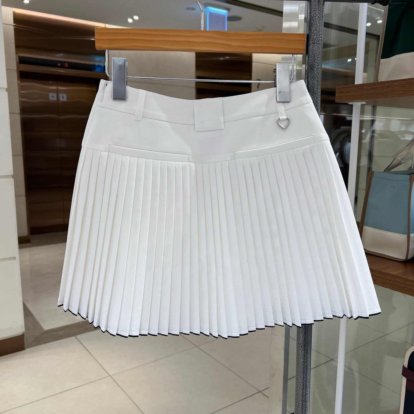 韩国高尔夫球服女士短裙26春季气质百搭字标半身裙防走光百褶裙子,淘宝优惠券,粉丝福利购,淘宝优惠卷
