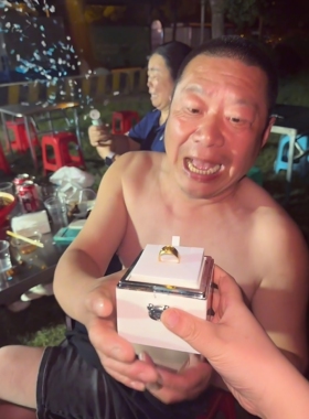 爸爸生日惊喜翻转戒指盒蛋糕
