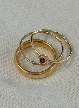 精致mini仿红宝石金素圈极细戒指