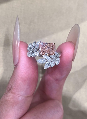 精致爆闪仿粉方钻繁花戒指独特女