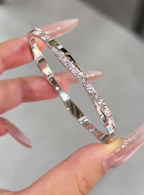 冷淡风银色碎冰冰莫比乌斯环手镯