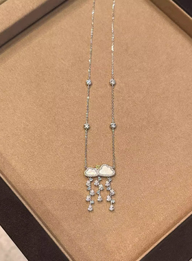 云朵雨滴流苏项链配裙子时尚百搭