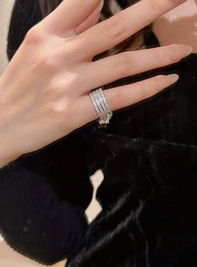 宫廷风仿排钻白色水滴流苏戒指