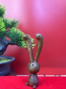 沉香木创意摆件小兔子按摩棒提拉下颌线按压太阳穴礼物解压刮痧