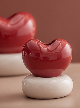 订婚摆件结婚场景布置装饰婚房客厅摆台喜庆红色爱心花瓶备婚用品