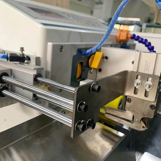 Manufacturer direct supply multi-core wire inner and outer skin peeling integrated machine sheathing wire inner and outer skin peeling machine with wire retraction device