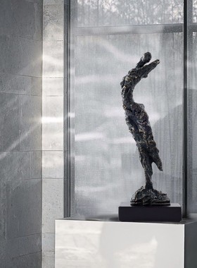 由居 现代艺术雕塑摆件样板房酒店售楼处玄关摆台抽象人物装饰品