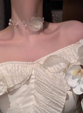白色山茶花珍珠项链女新款花朵颈链高级感锁骨链脖子配饰颈花绑带