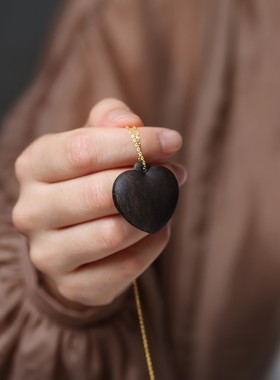 越南芽庄天然沉香吊坠老料保真爱心项链中式国风挂件生日礼物女